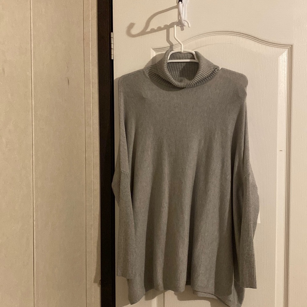 JOSEPH A. Women Turtleneck Sweater 
qu'est-ce